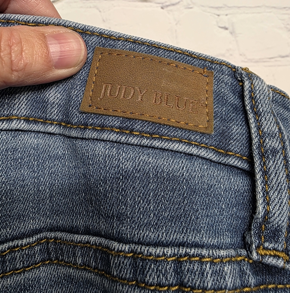 Judy Blue /  Abbey Relaxed Fit Blue Denim Jeans - Picture 6 of 8